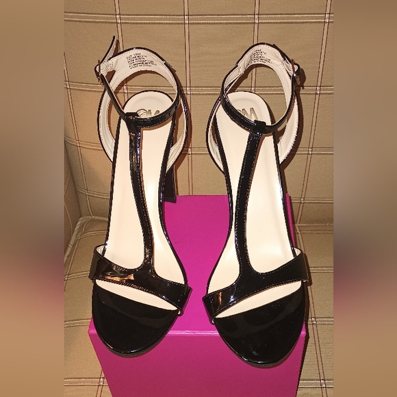 C&M Designer Patent Leather Sandals ( 9.5) - Picture 1 of 4